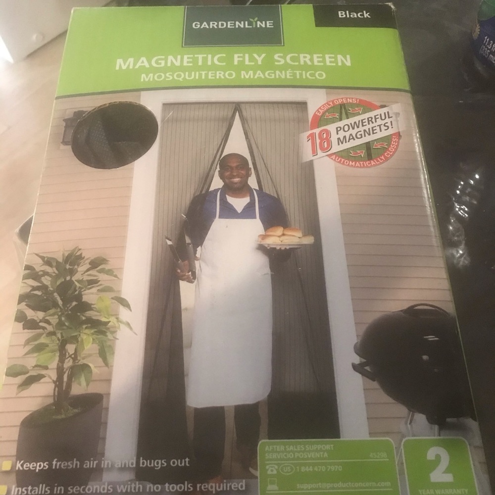 Magnetic fly screen